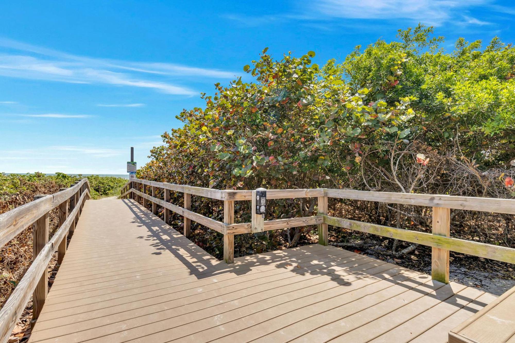 Cape Winds Resort ケープ・カナベラル エクステリア 写真