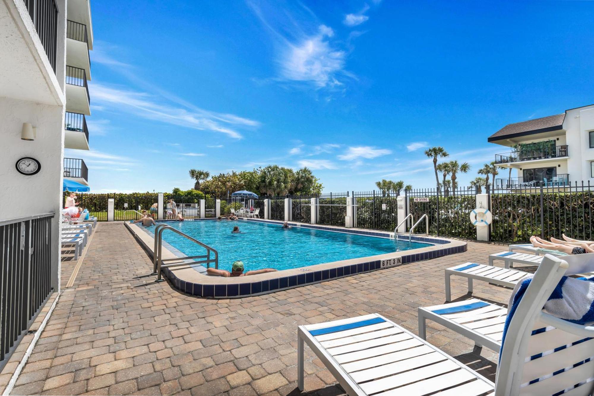 Cape Winds Resort ケープ・カナベラル エクステリア 写真