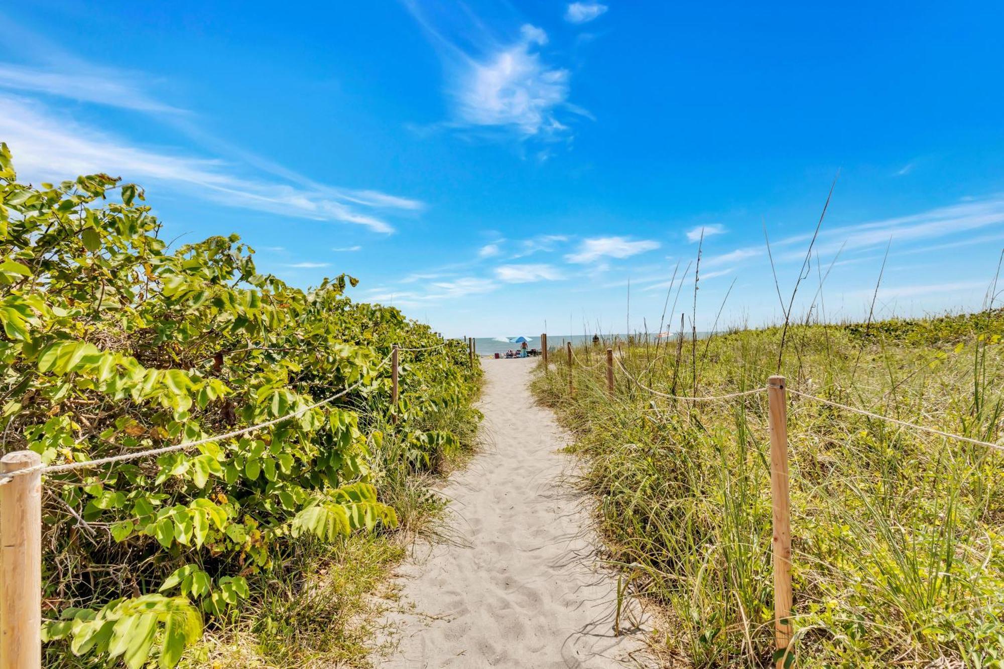 Cape Winds Resort ケープ・カナベラル エクステリア 写真